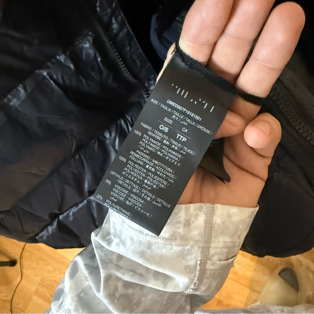 Men's Black Puffer Vest - Picture 10 of 14